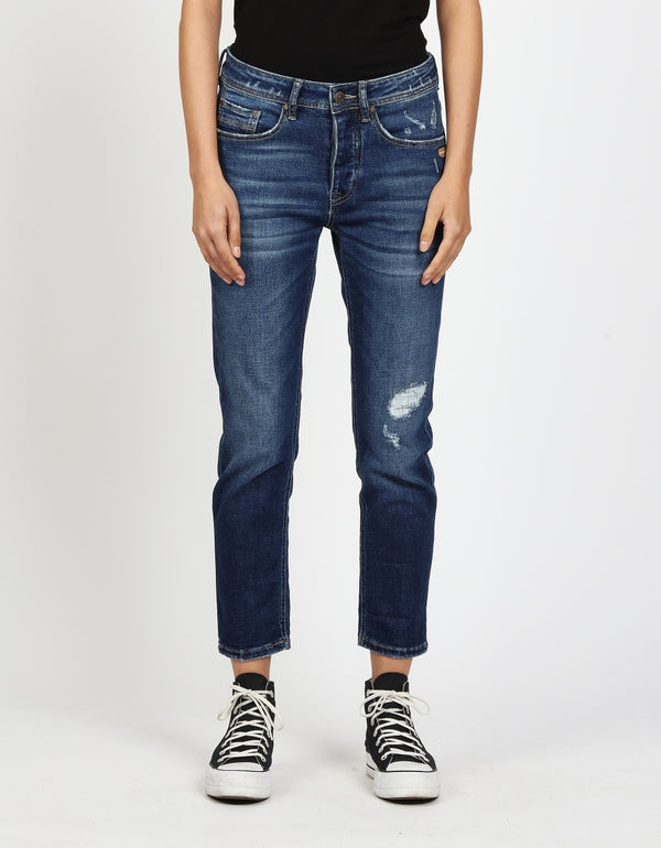 94NICA CROPPED Damen
