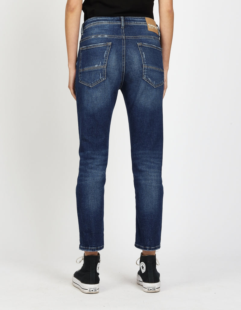 94NICA CROPPED Damen